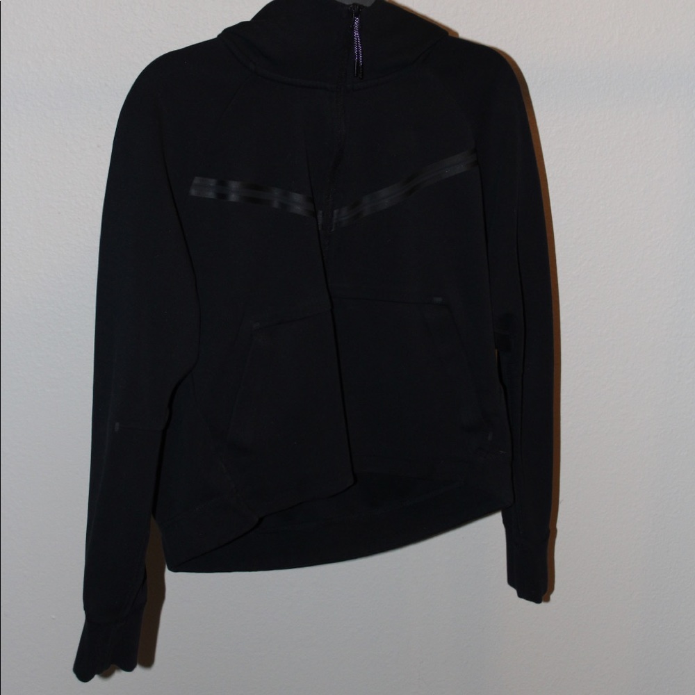 Black cropped Nike Sportswear Tech fleece